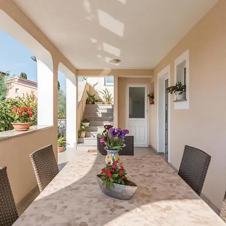 דירה Three-bedroom In *
