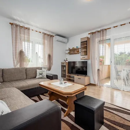Apartamento Three-bedroom In Poreč