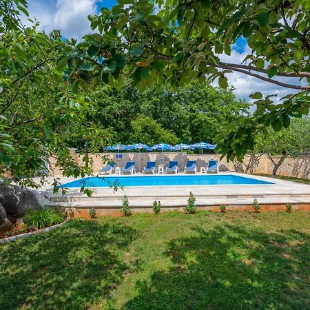 Apartamento Three-bedroom In *