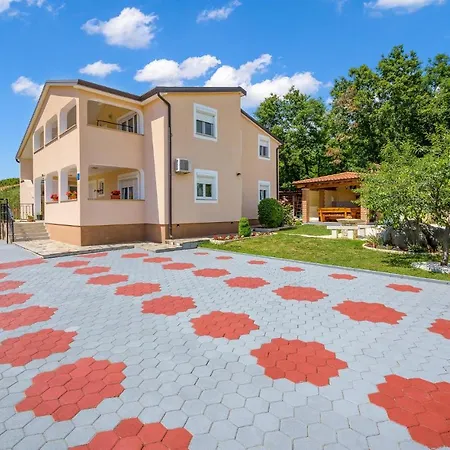 דירה Three-bedroom In *