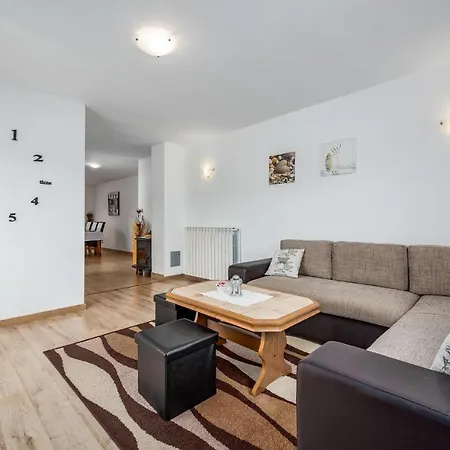 Apartamento Three-bedroom In *