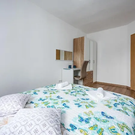 Three-bedroom In Apartamento