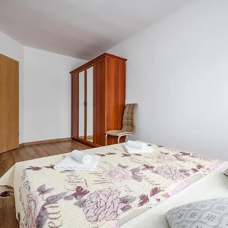 Daire Three-bedroom In *
